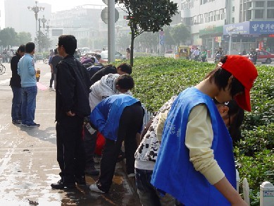 计算机系青年志愿者赴市区开展志愿活动