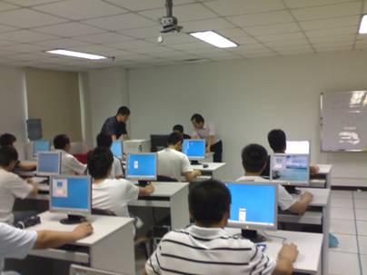 2006级学生在电力公司实习